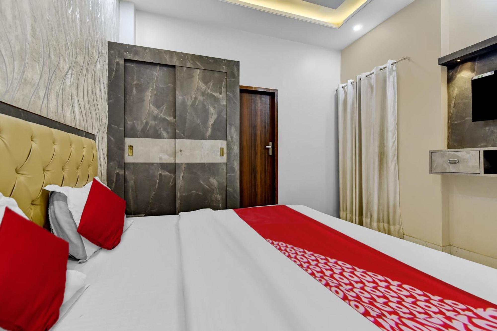 Hotel O N R 3*